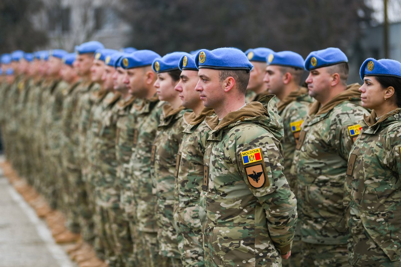 Un nou fals, dezmințit de autorități. Ministerul Apărării nu trimite soldați pe frontul din Ucraina