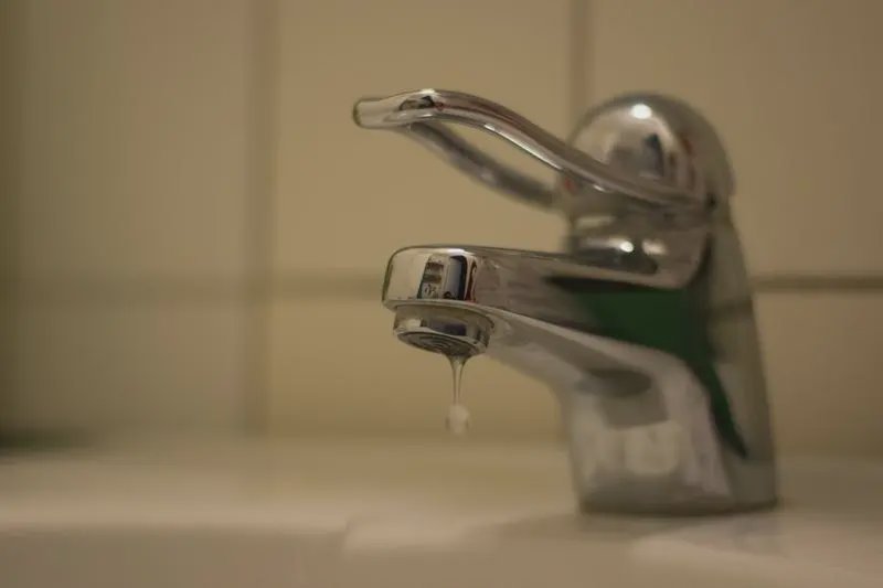 Apa caldă pentru unii locuitori din capitală va fi oprită pentru câteva zile. Adresele vizate