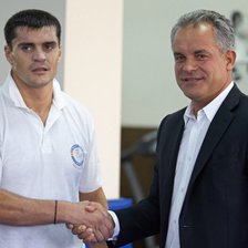 Presa elenă: Plahotniuc ar fi trăit în ultima perioadă într-o vilă de lângă Atena. Țuțu ar fi deținut acte grecești 