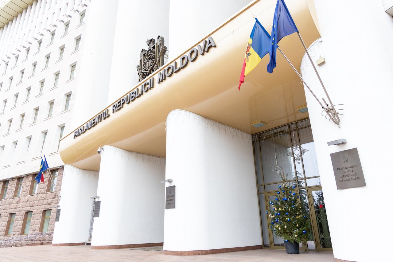 Patru partide ar obține mandate de deputat în cazul unor alegeri parlamentare anticipate (SONDAJ)