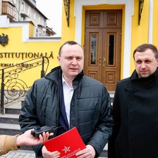 Legea privind limba română, atacată de socialiști la Curtea Constituțională. Lebedinschi: Nu există așa-numita modificare „tehnică”
