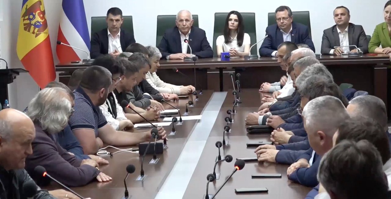 Deputații locali din Găgăuzia au votat organizarea unui „Congres al aleșilor de toate nivelurile” la 27 mai. Ce au mai decis