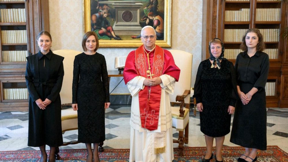 Sandu și-a achitat vizita la Vatican din banii proprii. Președinția: „Au apărut speculații false despre cheltuielile familiei”