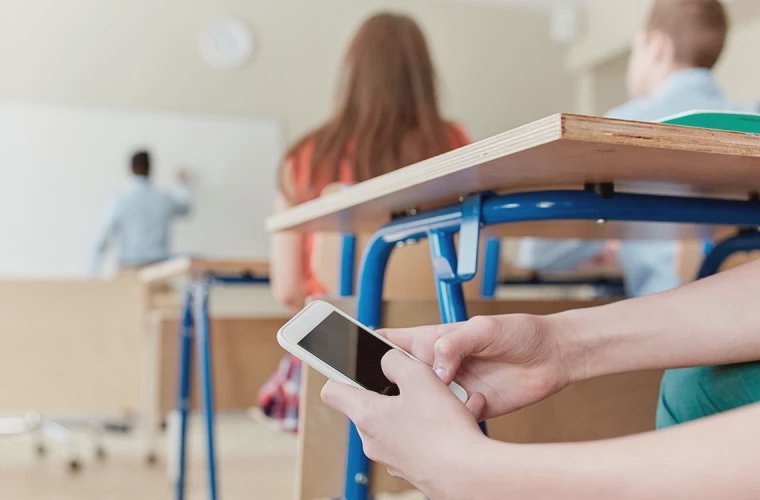 Ministrul Educației: Utilizarea telefoanelor mobile în școli ar urma să fie reglementată din septembrie (VIDEO)