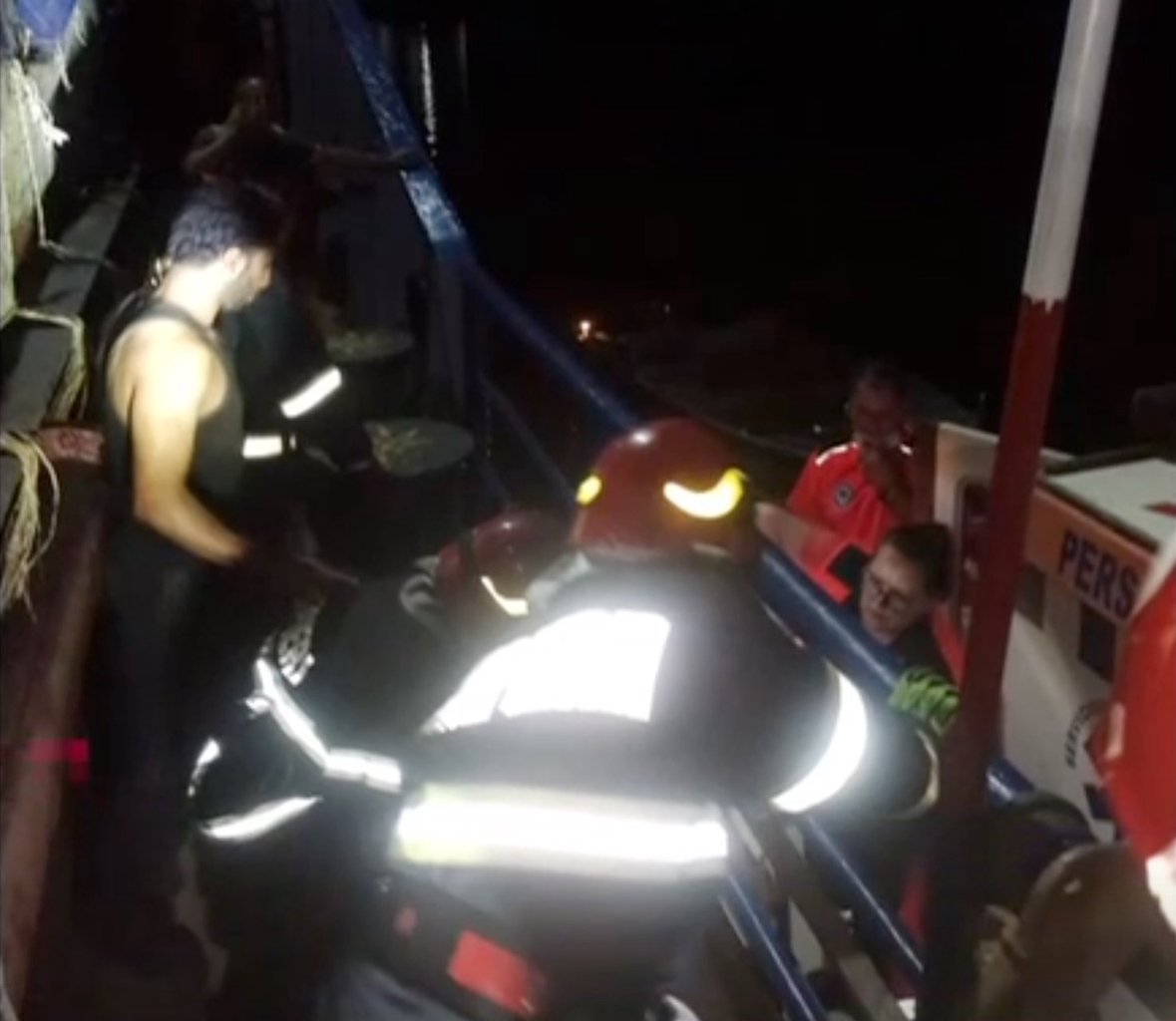 România: Șase marinari străini au fost salvați pe Dunăre, după ce s-au intoxicat cu gaze. O persoană, inconștintă