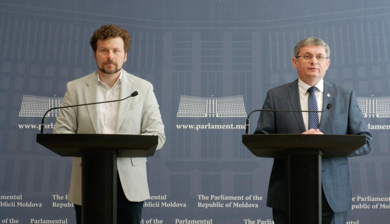Ajutor unic în valoare de 1000 de lei pentru elevii claselor I-IX, anunțat de autorități în an electoral