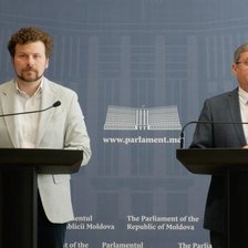 Ajutor unic în valoare de 1000 de lei pentru elevii claselor I-IX, anunțat de autorități în an electoral