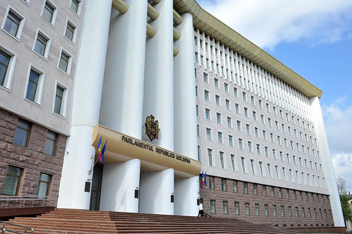 Trei partide și un bloc politic ar intra în Parlament în caz de alegeri. O fracțiune ar avea putere majoritară (SONDAJ)