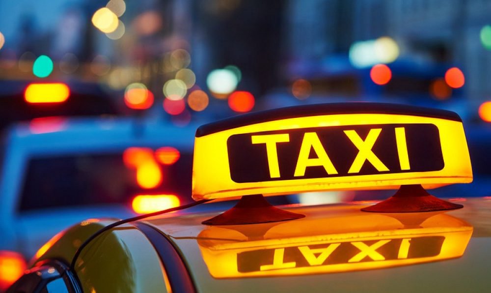 Aplicațiile de comandă a serviciului de taxi ar urma să fie înregistrate în Moldova. Autorii inițiativei: „Așa vor fi responsabili fiscal și asta va influența prețul”