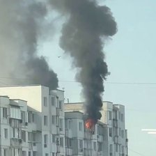 Incendiu pe bd. Moscova din capitală. Șase echipaje de pompieri, la fața locului (FOTO/VIDEO)