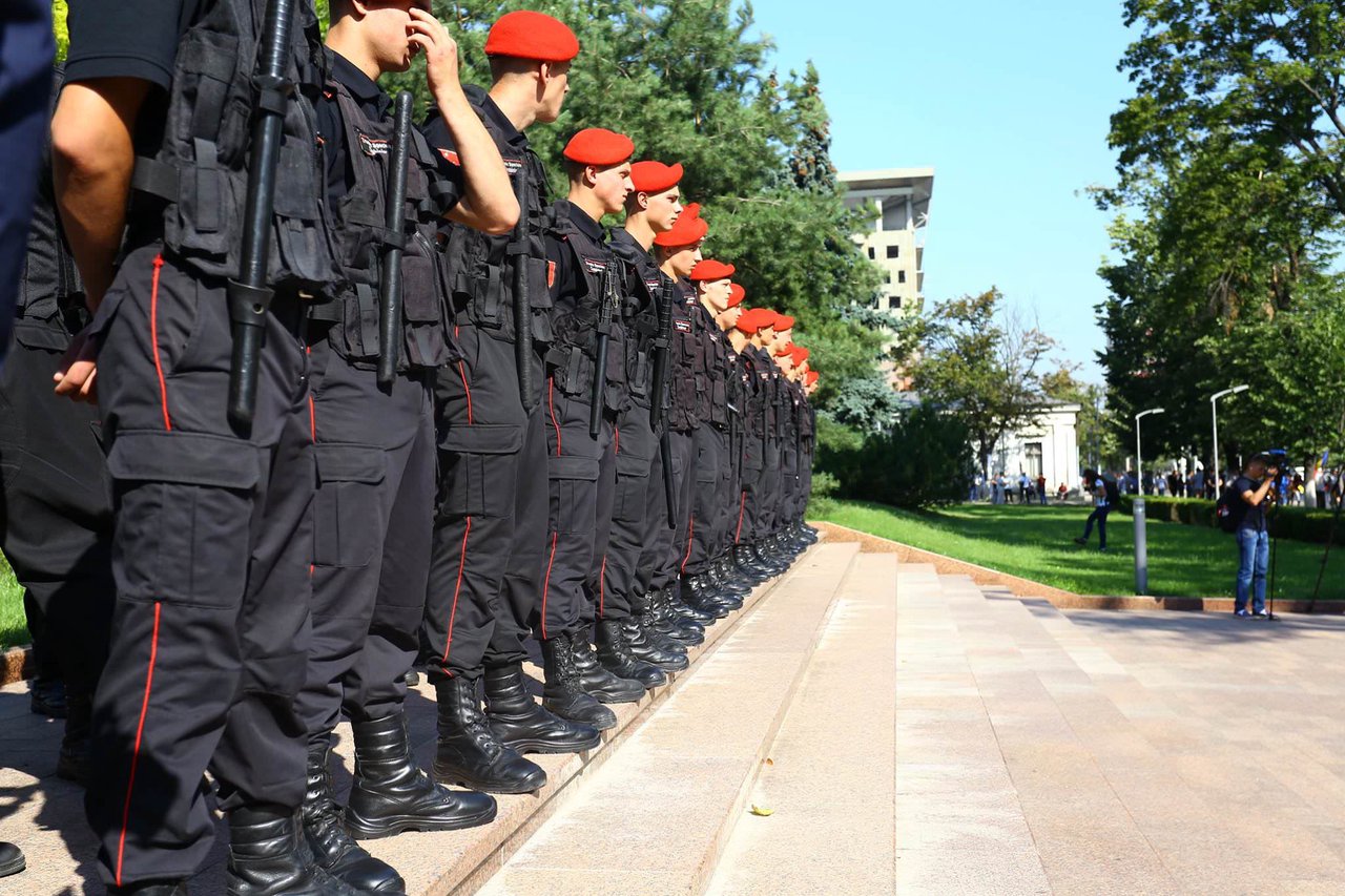 De la „Ieșiți din zona de acces” la „Mass-media are dreptul de a filma unde vrea”. Evoluția atitudinii unui carabinier față de presă

