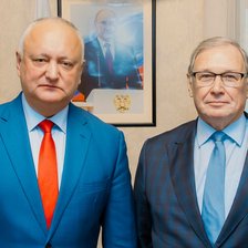 Diplomație în afara protocolului? Dodon vrea un „grup neoficial de prietenie” dintre R. Moldova și Rusia