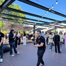Primele imagini de la #ROOFOFFLINE: Din birou, în lumina reflectoarelor (FOTO)