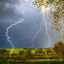 Cod galben de instabilitate atmosferică. Meteorologii anunță descărcări electrice și ploi 