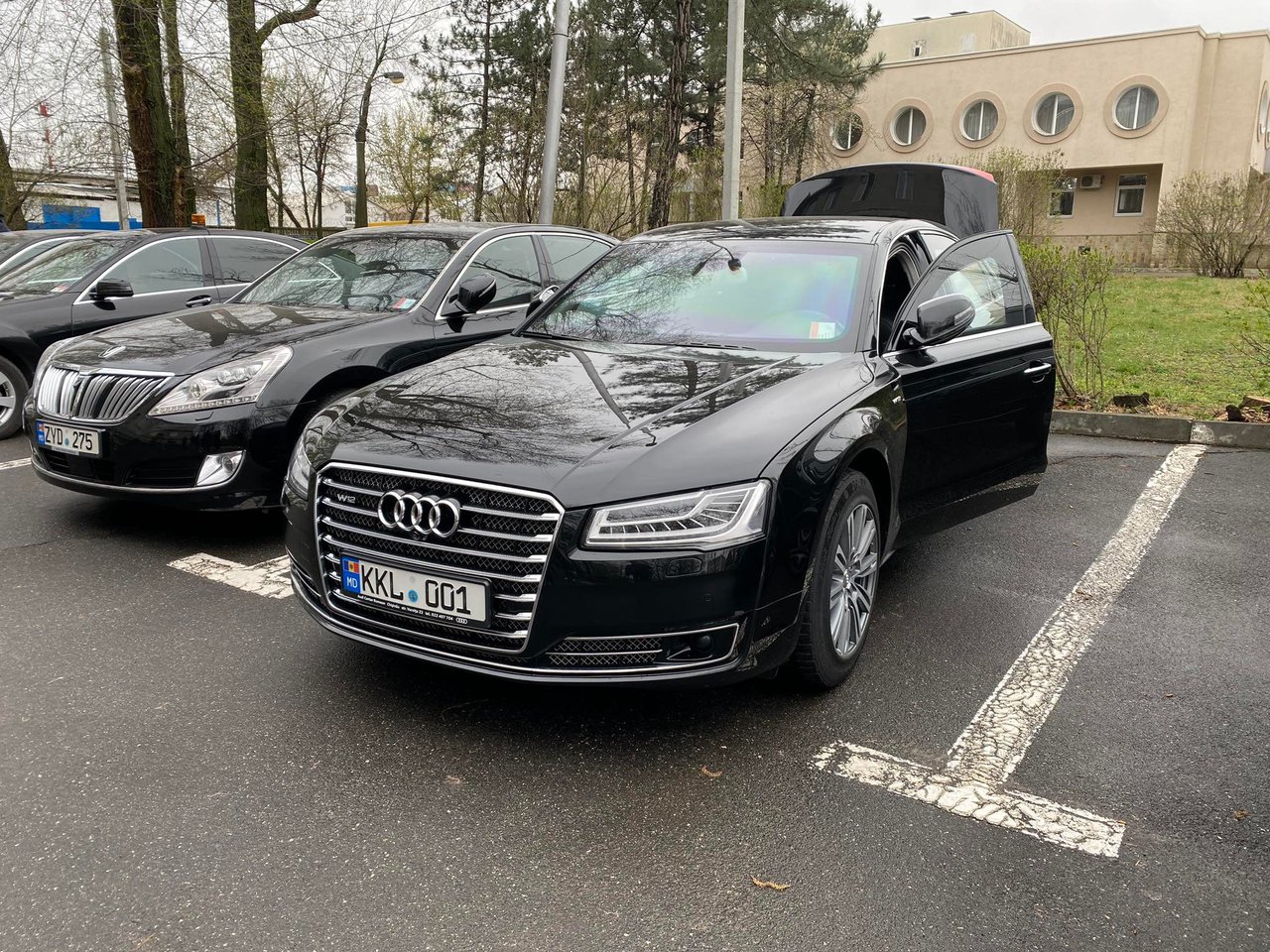 Cât costă serviciul „Senator” cu mașini de lux pe Aeroportul Chișinău? Șeful adjunct: E un preț exagerat și va fi revăzut (VIDEO)