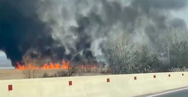 Arde vegetația de lângă lacul Ghidighici: Pompierii lucrează pentru localizarea incendiul