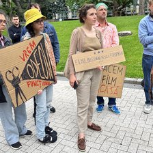 „Vrem fond cinematografic!”. Cineaștii, adunați la un protest în fața Guvernului (LIVE)

