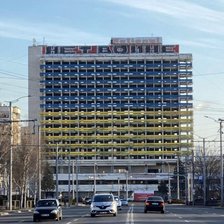 Un nou incident la Hotelul Național. Mai mulți minori, surprinși pe acoperișul clădirii. Au intervenit salvatorii (VIDEO)