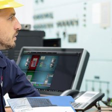 Tinerii angajați pentru prima dată în industrii strategice ar urma să primească o indemnizație de la stat