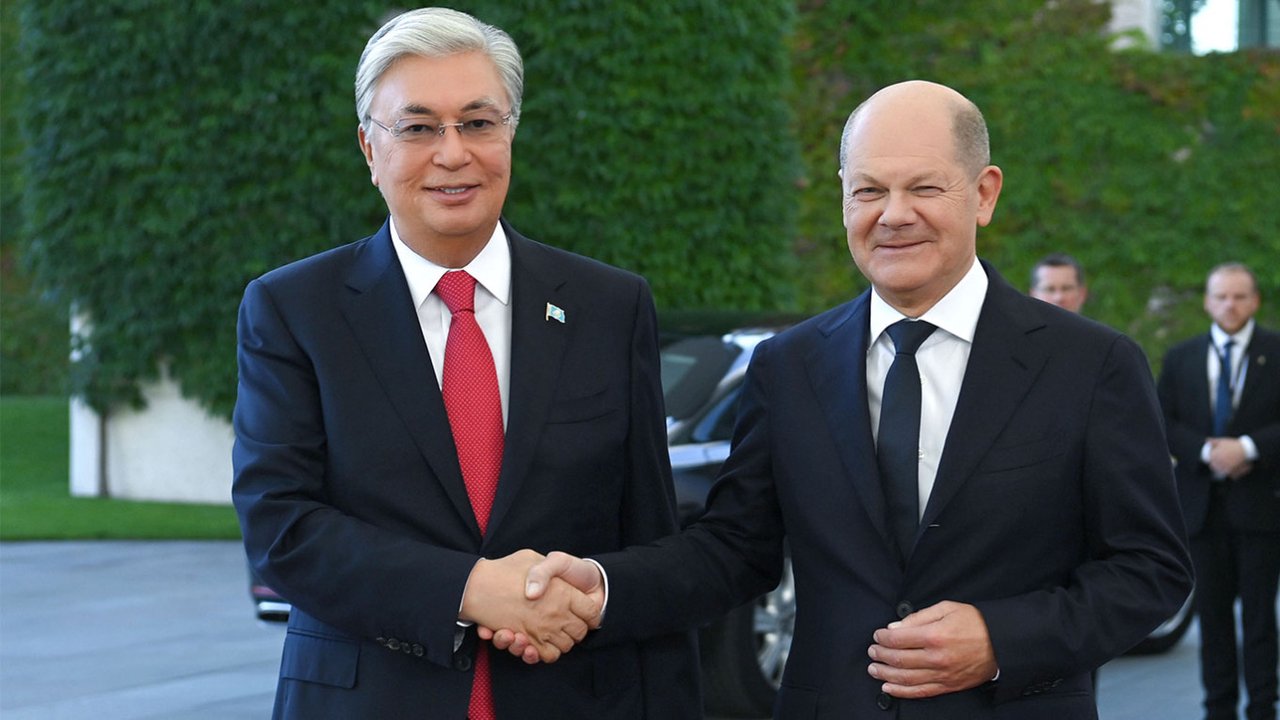 Kazahstanul susține că nu ajută Rusia să evite sancțiunile internaționale impuse de UE și SUA. Țara va exporta petrol în Germania
