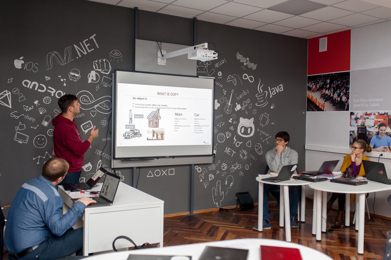 Endava organizează trei cursuri tech gratuite în această toamnă