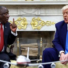 „Dacă ar exista un genocid, acești trei domni nu ar fi aici”. Tensiuni între Donald Trump și Cyril Ramaphosa într-o întâlnire la Casa Albă (FOTO/VIDEO)