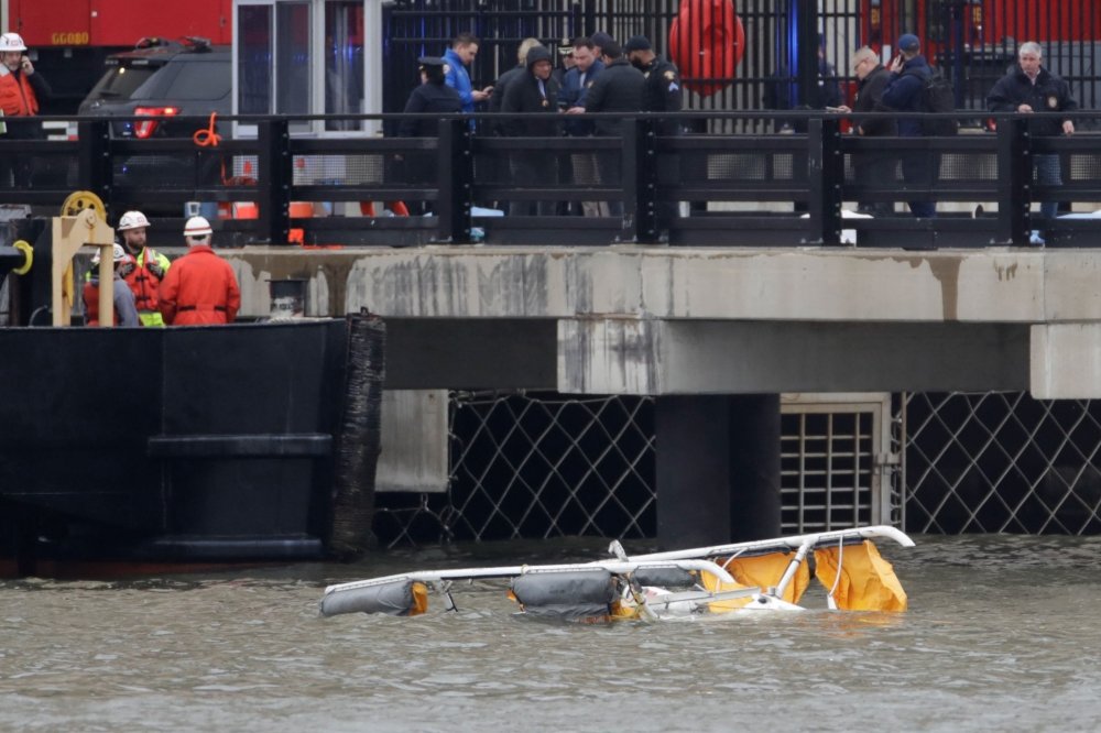 Tragedie aeriană în New York: Șase persoane, inclusiv trei copii, și-au pierdut viața într-un accident de elicopter