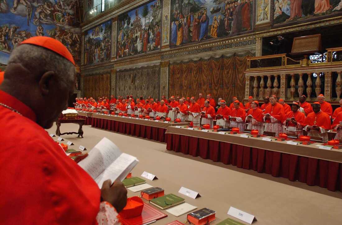 A început procesul de alegere a succesorului Papei Francisc. Cardinalii votează în cel mai numeros conclav din istorie

