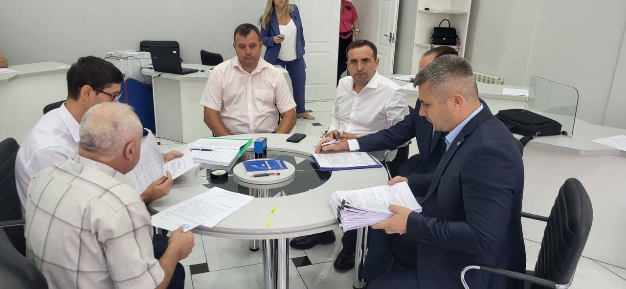 ALEGERI 2023 | Rând la CEC. PSDE își înregistrează candidatul pentru funcția de edil de Chișinău