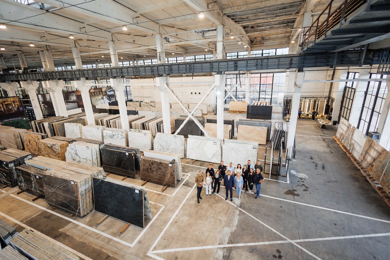Noul showroom Art Granit Stone Gallery – un
spațiu în care piatra prinde viață