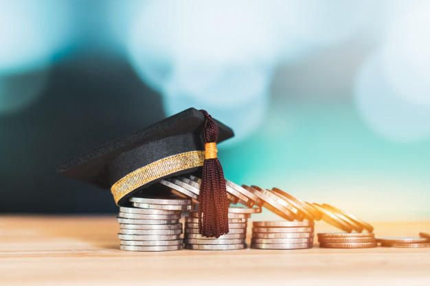 Elevii și studenții vor primi burse de merit mai mari. Iată care vor fi noile sume