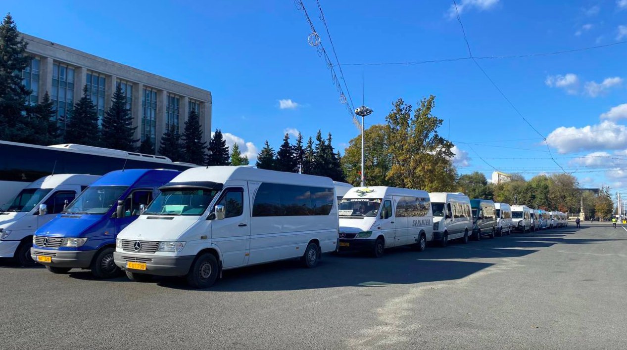 Transportatorii ies la protest. Peste 100 de microbuze și autobuze vor fi parcate în centrul capitalei