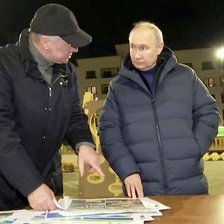 „Totul e un spectacol”. Cum a fost vizita surpriză a lui Putin în Mariupol