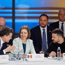 Imaginea zilei: Nicușor, Sandu și Zelenski la aceeași masă. Discuții despre securitatea regională și integrarea europeană (FOTO/VIDEO)