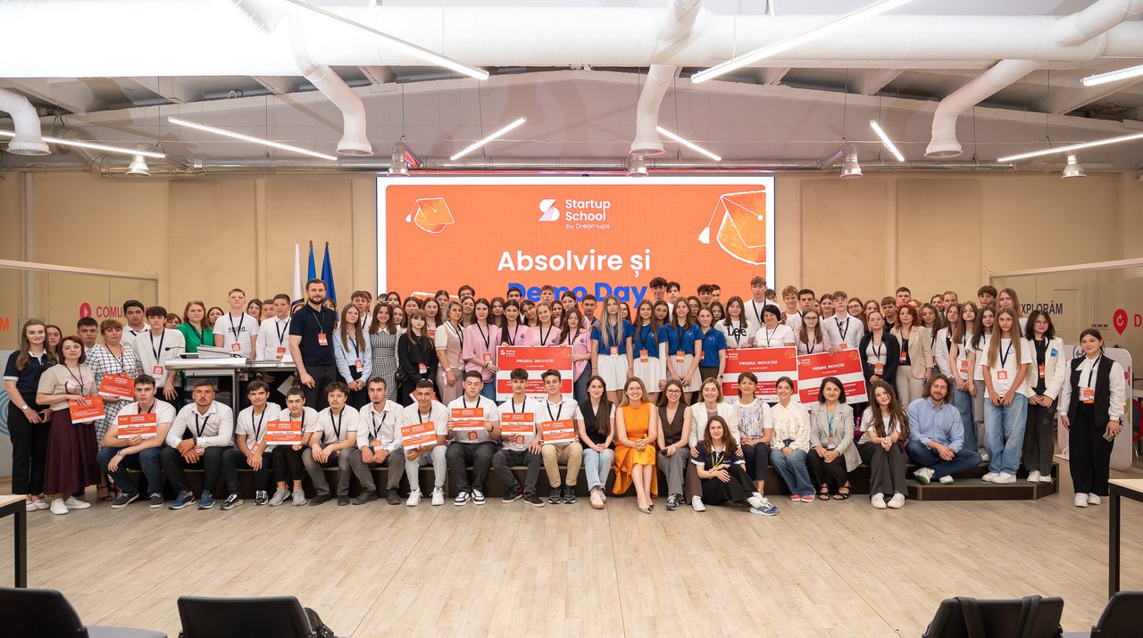 Startup School: 20 de echipe finaliste din toată țara, cu idei tech promițătoare și 4 premii acordate pe scena Demo Day la Chișinău
