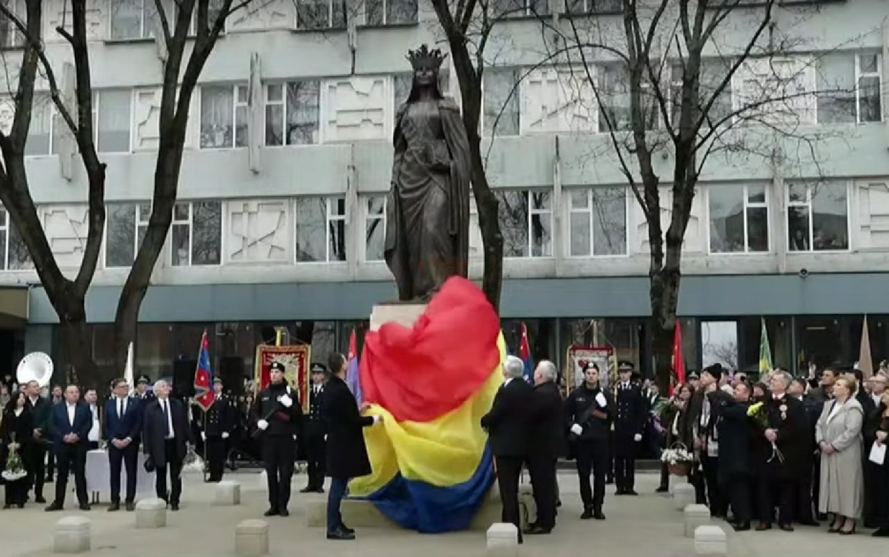 „Majestate, bine ați revenit la Chișinău”. Monumentul Reginei Maria, inaugurat la Chișinău la 107 ani de la Unirea Basarabiei cu România (FOTO/VIDEO)