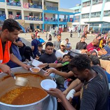 Primele ajutoare alimentare au ajuns în Gaza după 11 săptămâni de blocadă. Autorități locale: „Este o picătură într-un ocean”