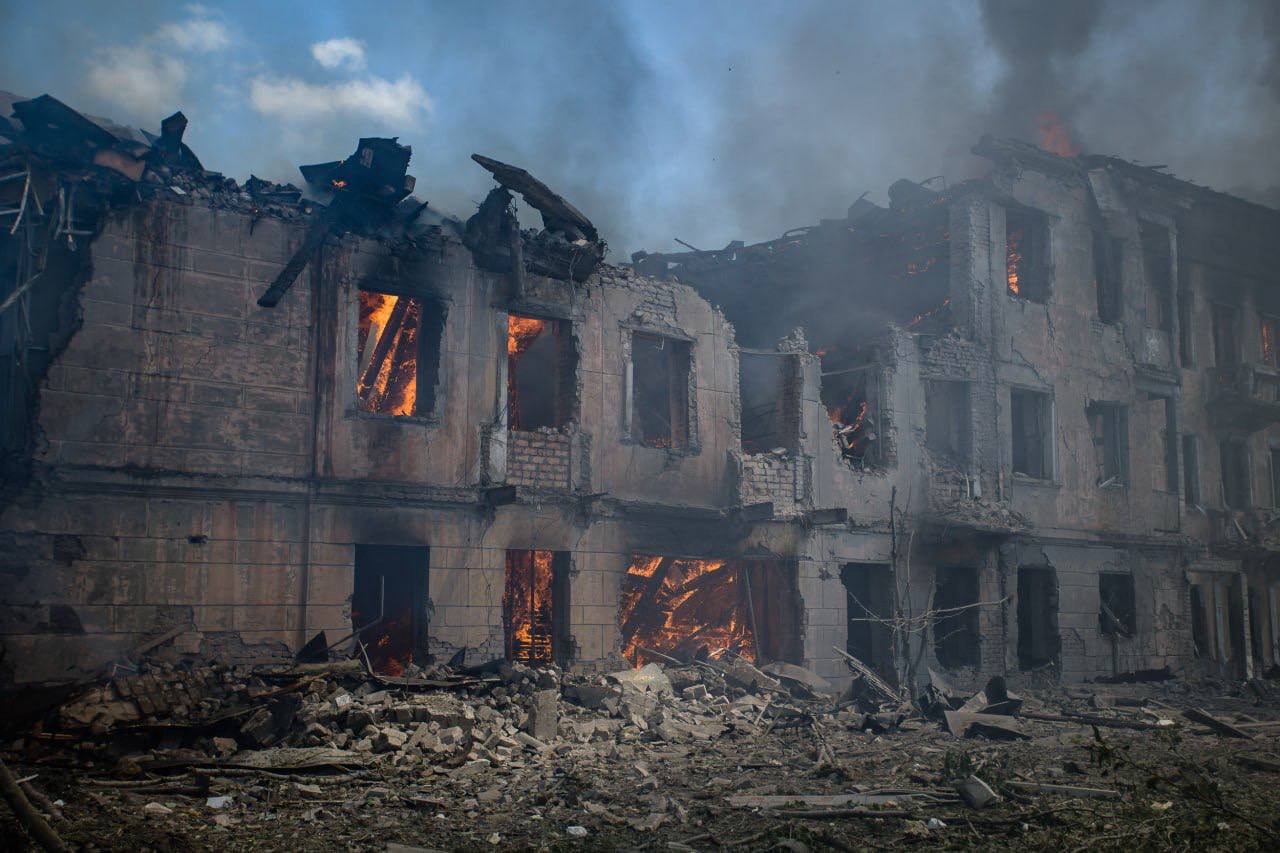 Atac cu rachete asupra orașului Dnipro. Doi decedați și 25 de răniți, printre care și copii (FOTO)