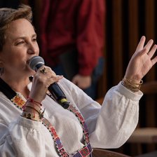 Diana Guja, la #ROOFOFFLINE: „Să fii rea e bine. Ce înseamnă, de fapt, să fii femeie rea?”