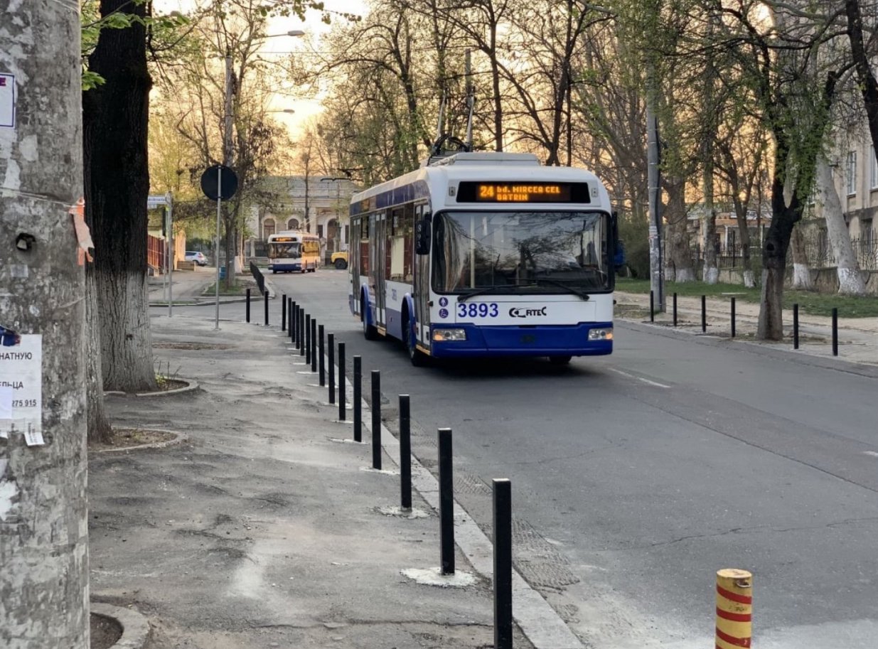 Conflict într-un troleibuz din capitală. Anchetă internă la RTEC: Șoferul și taxatoarea riscă să-și piardă locul de muncă (VIDEO)