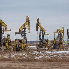 Rusia rămâne fără benzină după atacurile ucrainene asupra rafinăriilor. Exporturile de combustibil din Belarus au crescut de patru ori