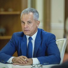 17 pașapoarte și acte de identitate false, ceasuri de lux și mii de euro, confiscate din locuința lui Plahotniuc în Grecia