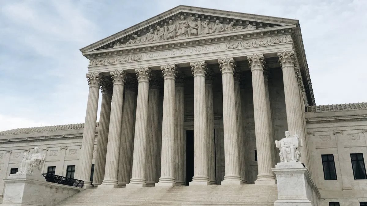 Curtea Supremă a SUA a respins reexaminarea legii care reprezintă fundamentul libertății de exprimare pe internet
