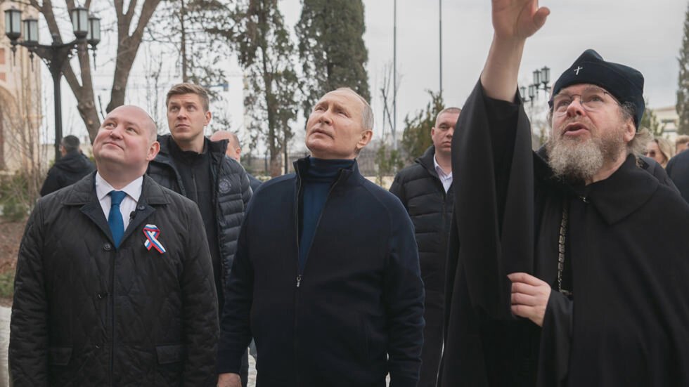Putin, cu  elicopterul în orașul distrus - Mariupol (VIDEO)