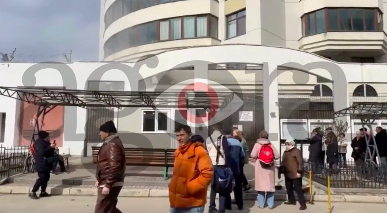 Fum la Ambasada Rusiei de la Chișinău în timpul alegerilor prezidențiale. Momentul surprins de AGORA (VIDEO)