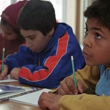 Asigurarea accesului la educație și prevenirea abandonului școlar în rândul copiilor romi, discutate de autorități. Ce măsuri au fost anunțate