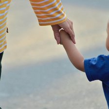 2.500 de lei lunar, pentru compensarea serviciilor de îngrijire alternativă a copiilor: Angajații cu copii sub 3 ani, stimulați să revină la muncă 