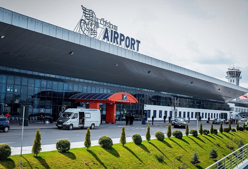 Circulația rutieră și avia revine la normal. Iată cum circulă transportul public în capitală și avioanele în aeroport