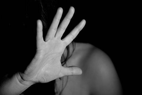 Noțiunea de femicid ar urma să se regăsească în lege: „Violența pe bază de gen rămâne o tragedie națională”