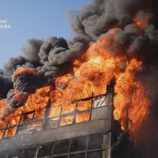 Rusia a lansat un nou atac asupra Kievului. Cel puțin 18 victime și mai multe clădiri incendiate